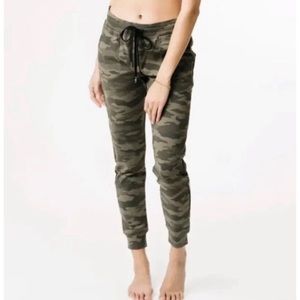 Zyia active Green Camo Unwind Jogger sz S women’s pants sweatpants NWT!